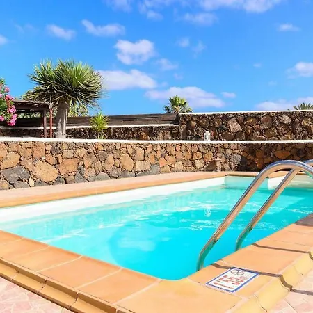 El Caserio De Gueime Con Piscina Climatizada Country house *