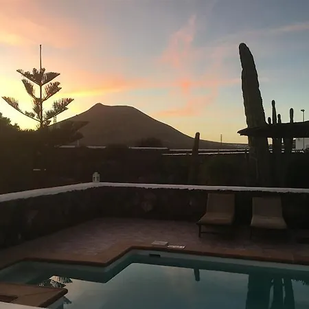 El Caserio De Gueime Con Piscina Climatizada Country house *